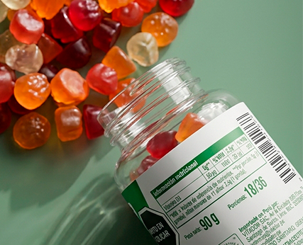 Gomitas vitamínicas vs. Azúcar: Cómo leer las etiquetas y evitar los octógonos